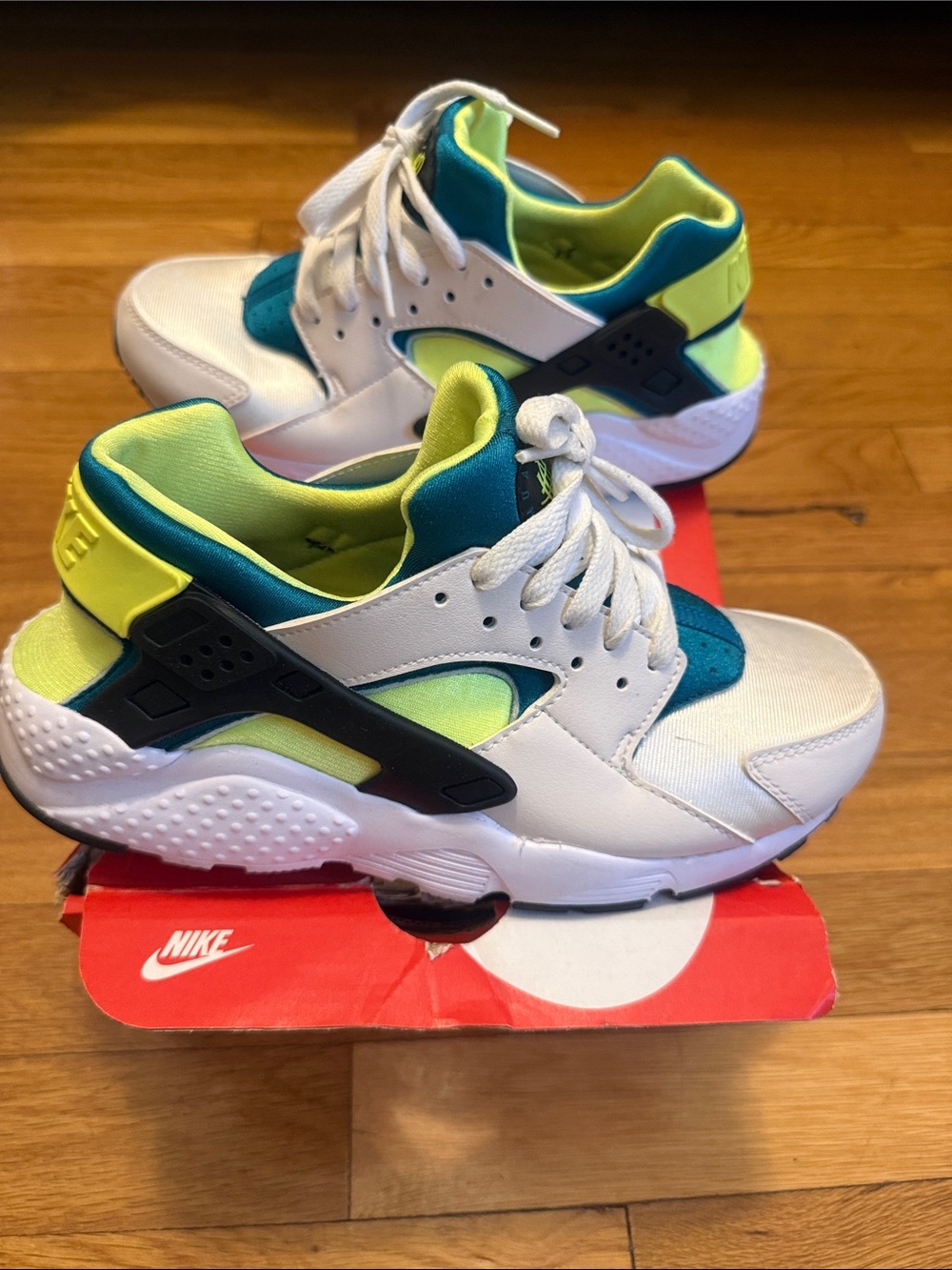 Nike Kids Sneakers White Teal Volt Accent